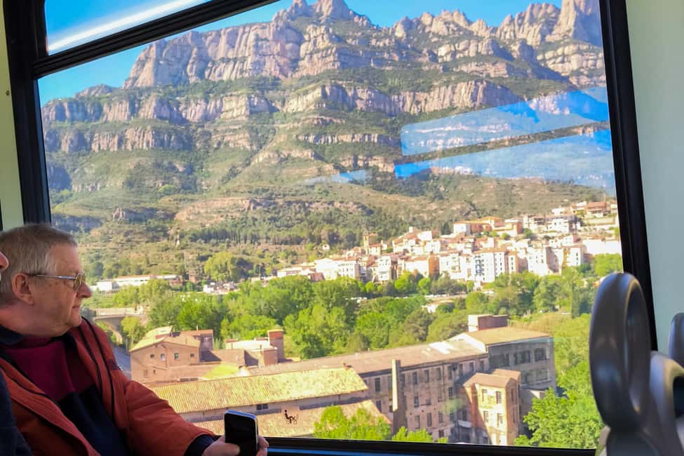 Immagine nº 4 di Tour per piccoli gruppi a Montserrat con treno e funivia attività a Catalogna, caricata dal fornitore