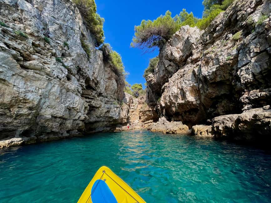 bild nr.5 av Pula: Kajakpaddling i grottor, kanjoner och öar Snorkling och utforskning aktivitet i Pula, uppladdad av arrangören