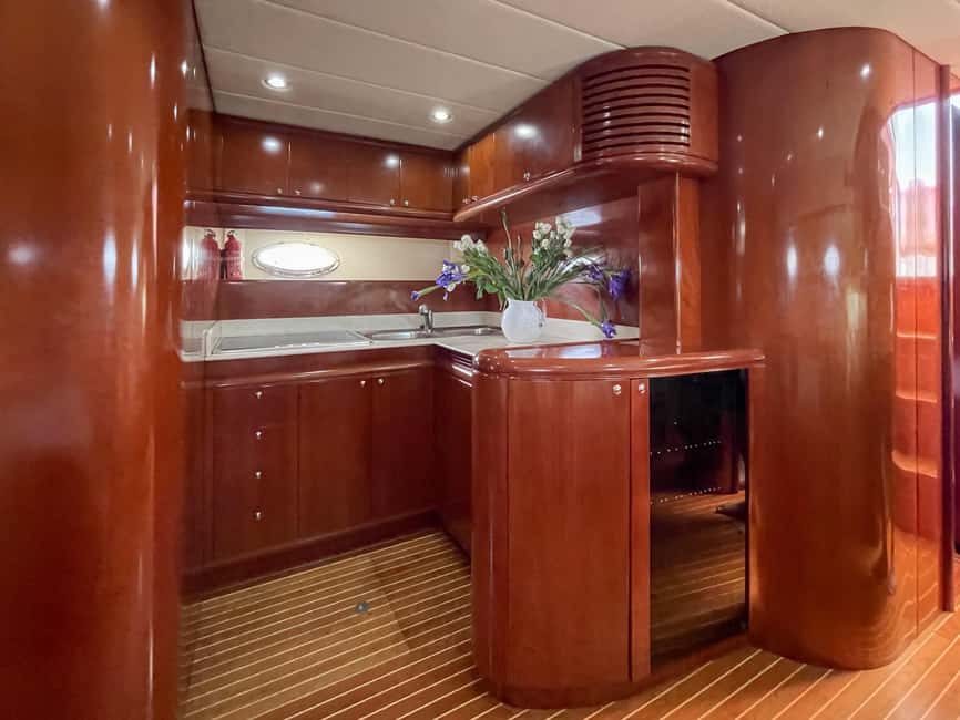 afbeelding n.4 van Cannes : Luxe boottocht, zwemmen, snorkelen, zonnen activiteit in Cannes, geüpload door aanbieder