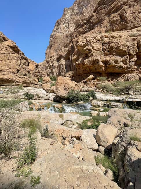 Immagine nº 6 di Muscat: tour privato di un giorno intero di Wadi Shab e Bimmah Sinkhole attività a Governatorato di Ash Sharqiyah Sud, caricata dal fornitore