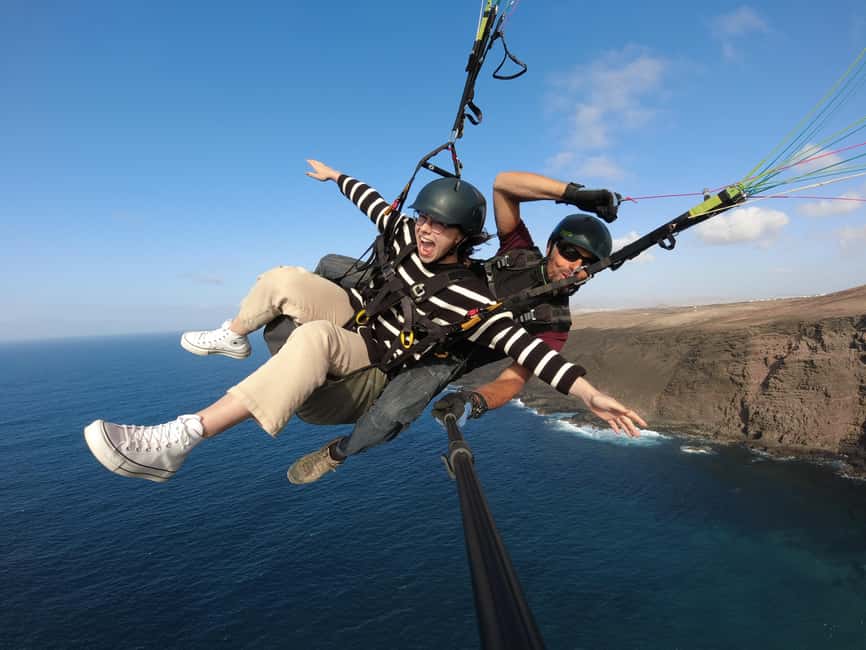Immagine nº 3 di Lanzarote: Volo in parapendio tandem su Lanzarote attività a Caleta de Famara, caricata dal fornitore