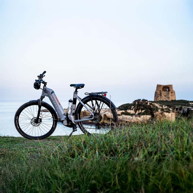 Immagine nº 1 di Tour autoguidato in EBIKE da Lecce, Grotta della Poesia, Otranto - 50 km attività a Otranto, caricata dal fornitore