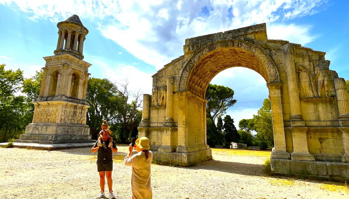 imagem n.3 de De Avignon: Arles, Les Baux-de-Provence e Saint-Rémy Tour atividade em Arles, carregada pelo fornecedor