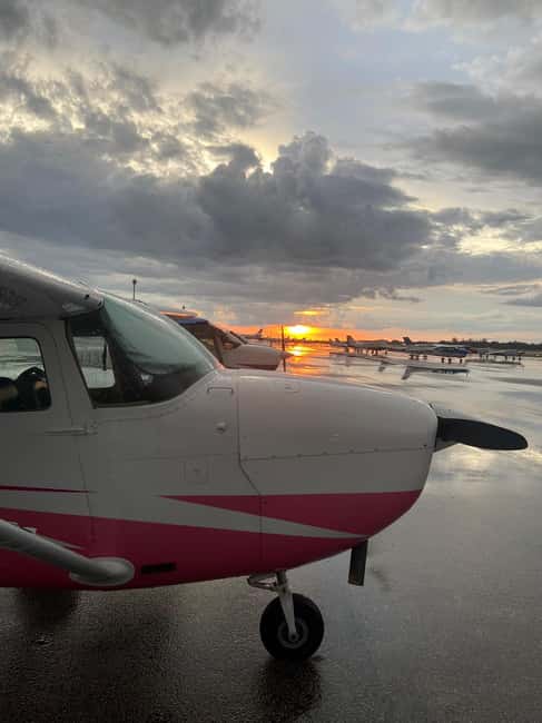 imagen n.º 53 de Miami Beach: Vuelo romántico privado al atardecer con champán actividad en Miami, subida por el proveedor