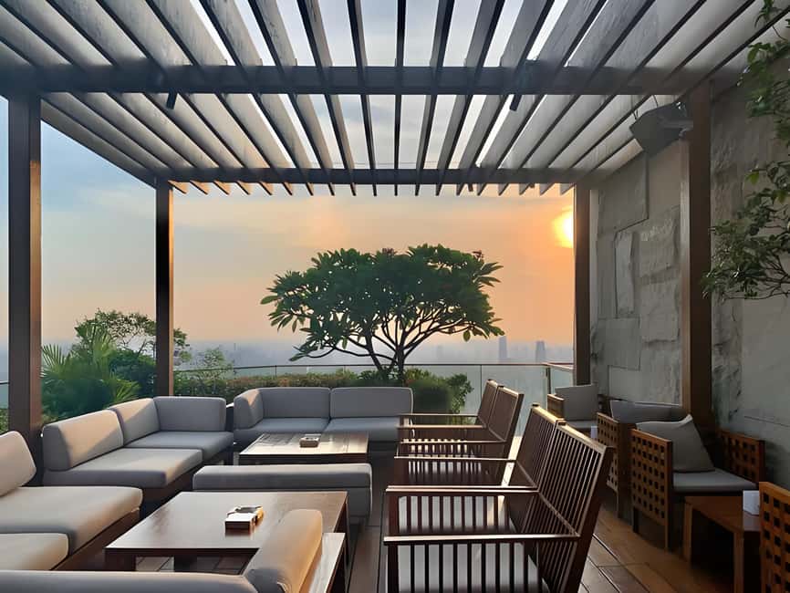 Image N°3 de GuangZhou : 70 Floor RoofTop openair Bar, coucher de soleil et spectacle de lumière activité à Chine du Sud-Est, publiée par le prestataire