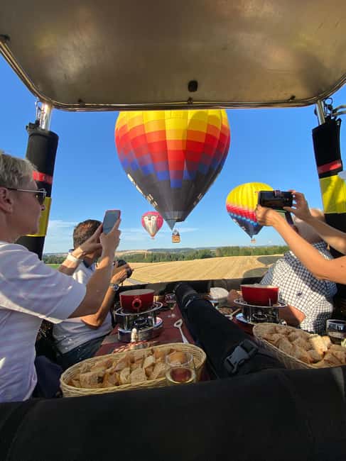 Image N°9 de Lausanne : vol en montgolfière avec fondue suisse activité à Canton de Vaud, publiée par le prestataire