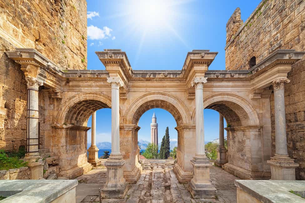 Muratpaşa içindeki Antalya: Şehrin Önemli Noktalarında Rehberli Eski Şehir Yürüyüş Turu etkinliğinin tedarikçi tarafından yüklenen 6 no'lu görseli