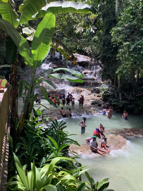 imagem n.5 de Falmouth: Rafting de bambu e excursão às Cataratas do Rio Dunn atividade em Ocho Rios, carregada pelo fornecedor