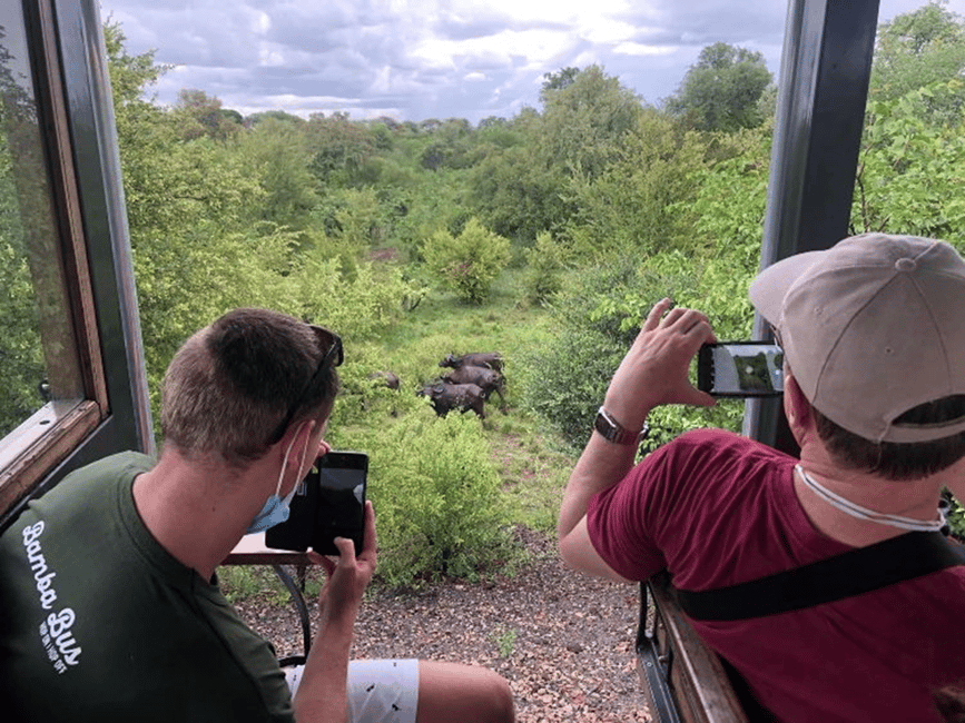 imagen n.º 2 de Cataratas Victoria: tranvía turístico actividad en Victoria Falls Town, subida por el proveedor