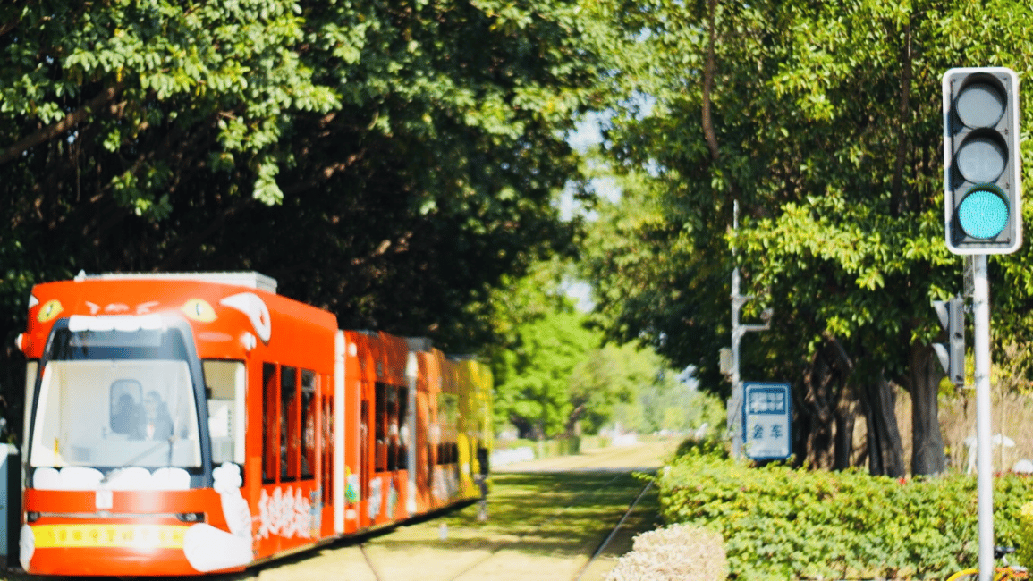 Image N°2 de Guangzhou : Laissez-passer d'une journée pour le tramway touristique de Riverside activité à Chine du Sud-Est, publiée par le prestataire