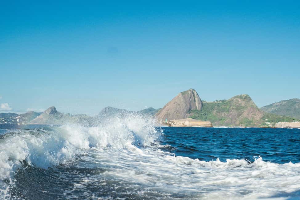 image n.13 of Glória: Sunset Speedboat Cruise with Drinks and Snacks activity in Rio de Janeiro, uploaded by supplier