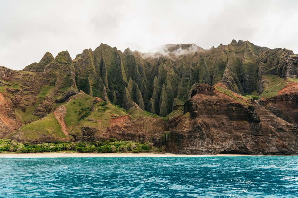 image n.14 of Kauai: Napali Coast Sunset Sailboat Tour with Dinner activity in Kapaʻa, uploaded by supplier