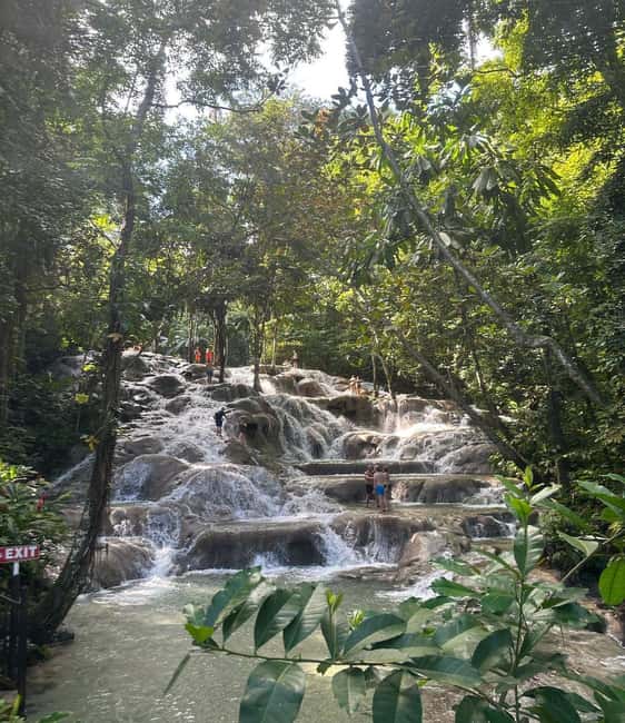 imagem n.4 de Tour particular para Dunns River e Blue Hole saindo de Montego Bay atividade em Ocho Rios, carregada pelo fornecedor