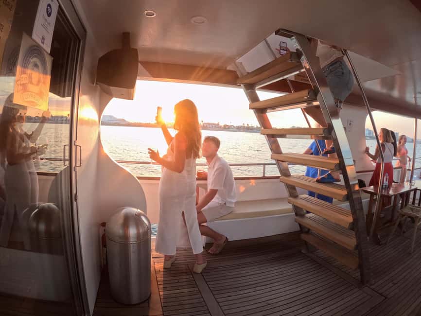 Image N°3 de Larnaca : Croisière au coucher du soleil avec un verre de vin activité à Larnaca, publiée par le prestataire