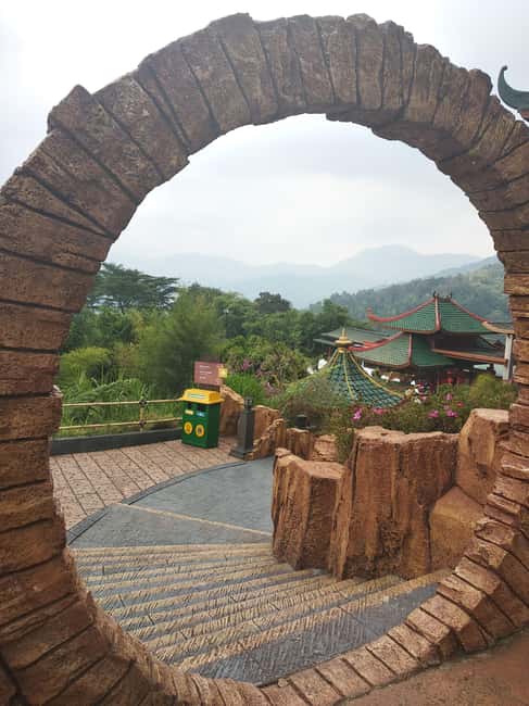 image n.14 of Jakarta : Taman Safari, Panda Palace, and Waterfall activity in Bogor, uploaded by supplier