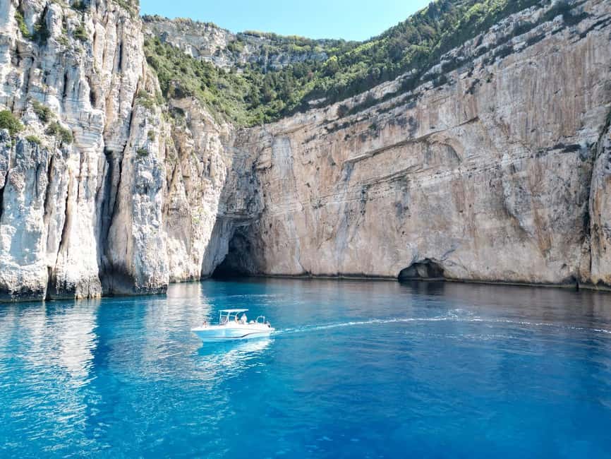 billede nr.5 af aktiviteten Korfu: Privat krydstogt til Paxos, Antipaxos og de blå huler i Det vestlige Grækenland, uploadet af udbyder