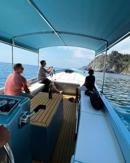 Immagine nº 4 di Tour mattutino delle Cinque Terre in barca attività a Corniglia, caricata dal fornitore