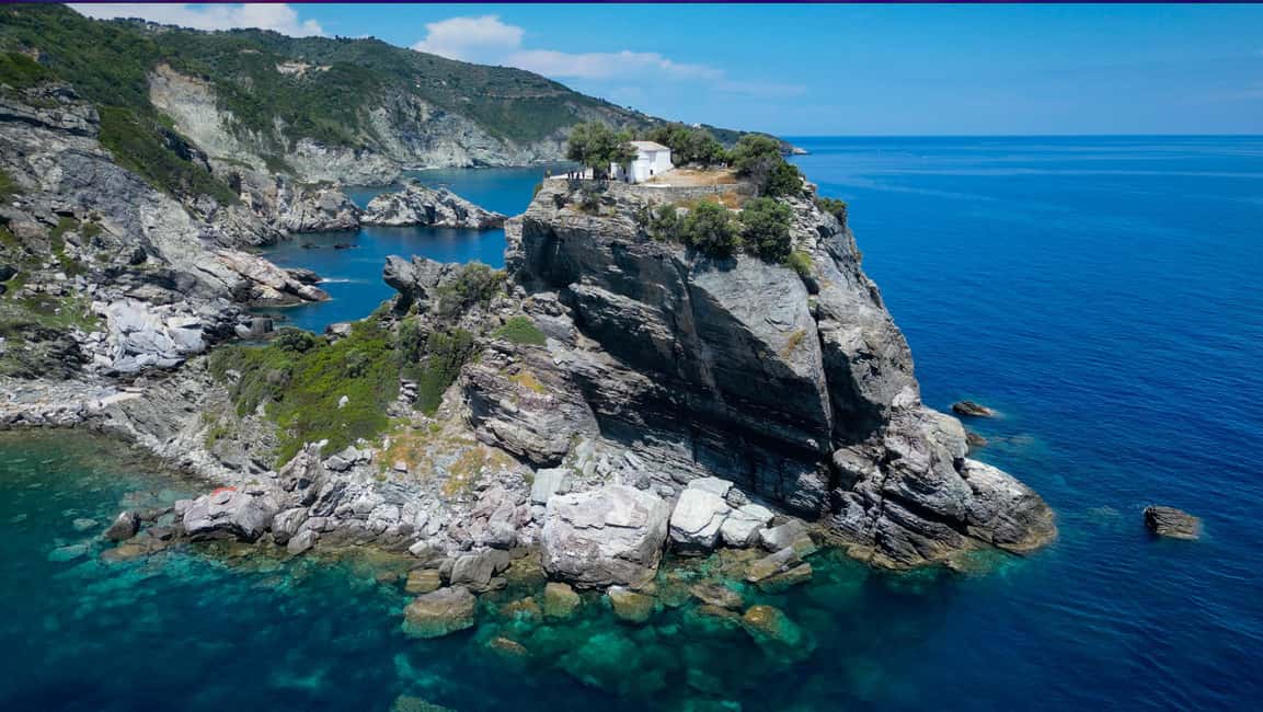 imagen n.º 2 de Skiathos: Crucero privado en lancha rápida por la isla de Skopelos actividad en Tesalia, subida por el proveedor
