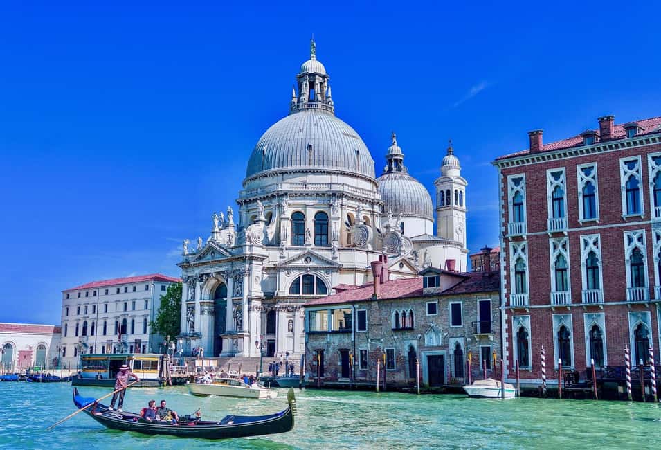 image n.10 of Venice: Romantic Gondola tour and Dinner for two activity in Venice, uploaded by supplier