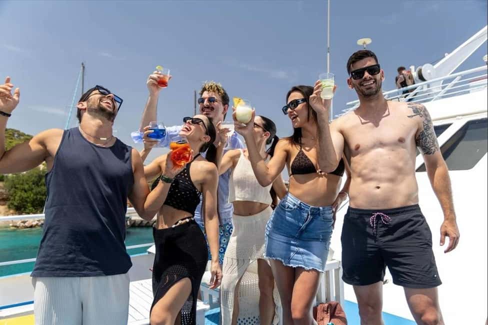 afbeelding n.1 van Athene: eilandcruise met zwemmen. DJ, lunch en drankjes inbegrepen. activiteit in Centraal-Griekenland, geüpload door aanbieder
