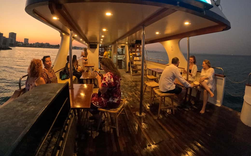 Image N°9 de Larnaca : Croisière au coucher du soleil avec un verre de vin activité à Larnaca, publiée par le prestataire