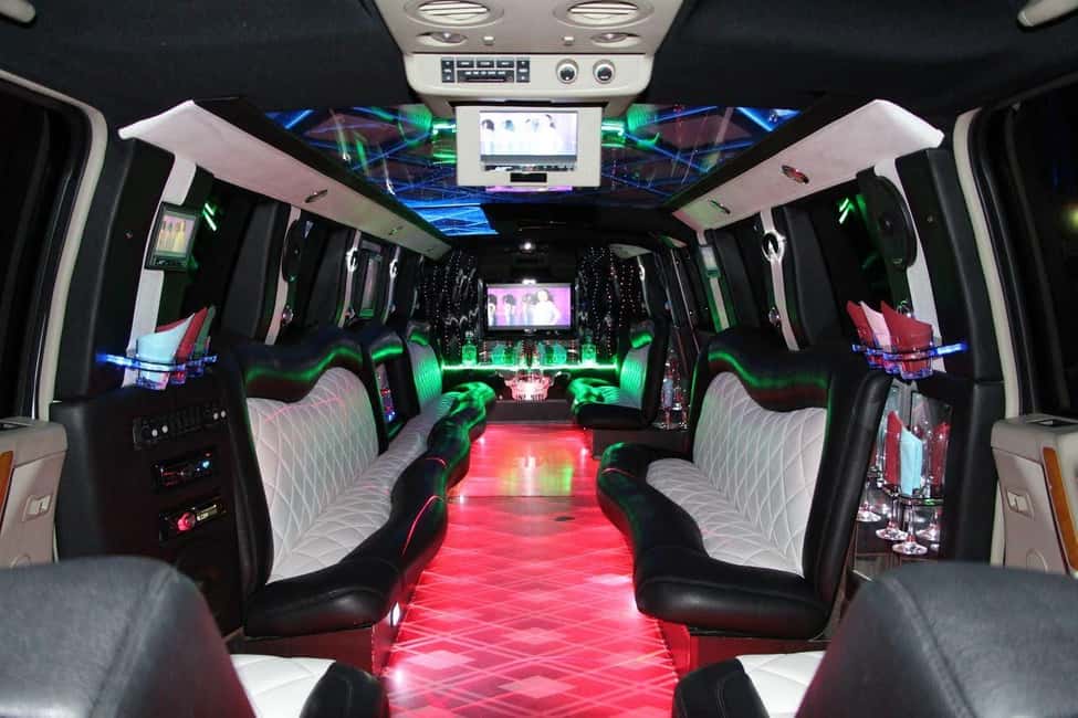 image n.3 of Bucharest Limousine & VIP Clubbing activity in Bucharest, uploaded by supplier