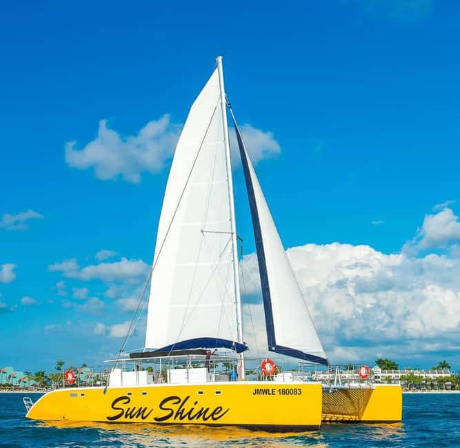 imagem n.1 de Catamarã Negril: Passeio matinal, mergulho com snorkel, DJ e Rick's Cafe atividade em Negril, carregada pelo fornecedor