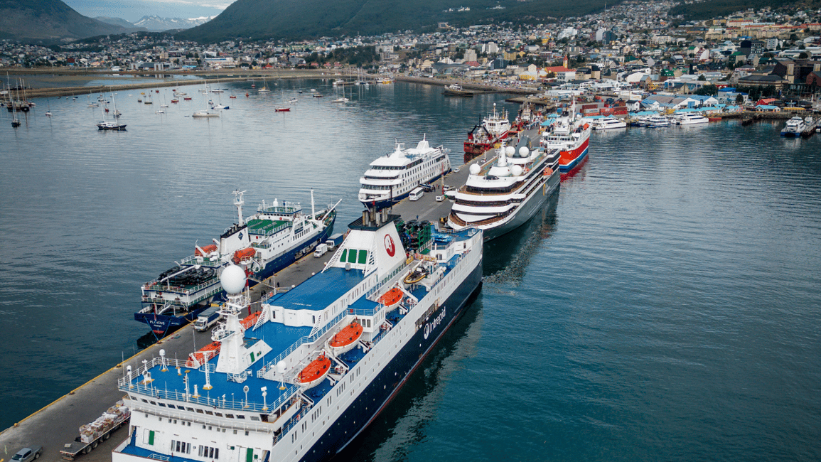 image n.3 of CITY TOUR USHUAIA+ MARTIAL GLACIER RESERVE VISIT activity in Tierra del Fuego, uploaded by supplier