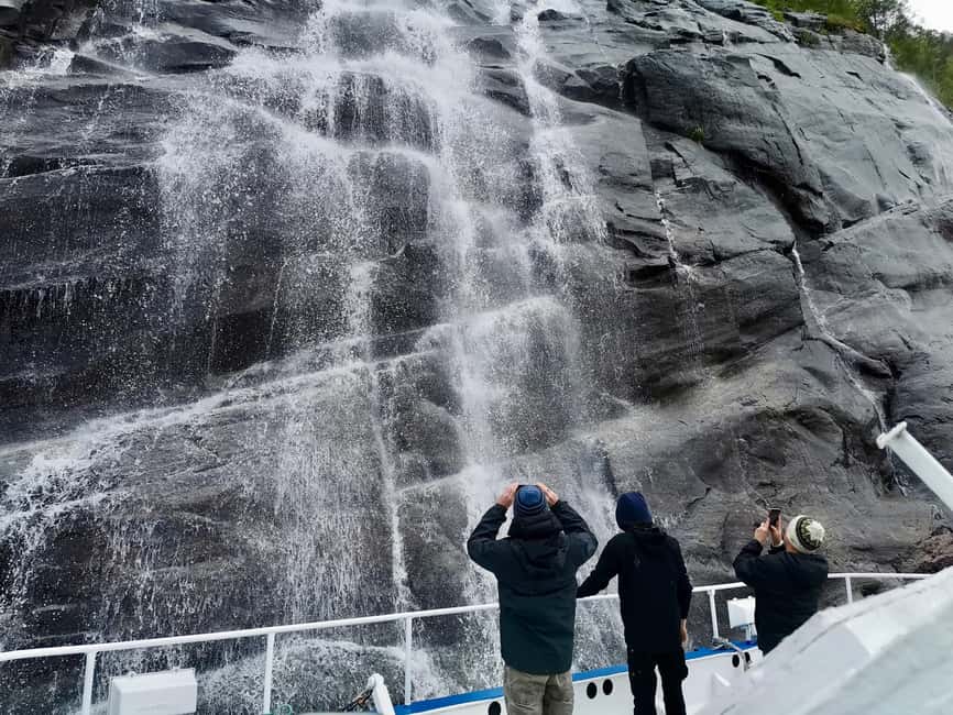 Bild Nr. 8 von Bergen: Mostraumen-Fjordkreuzfahrt mit lokalem Guide Aktivität in Modalen, hochgeladen vom Anbieter
