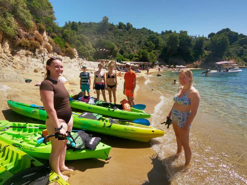 imagen n.º 18 de Skiathos: Excursión guiada en kayak de mar con parada para nadar actividad en Ciudad de Skiathos, subida por el proveedor