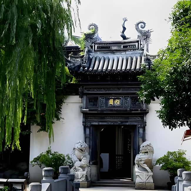 Image N°8 de Visite en bus du jardin Yu, de la vieille rue, du Bund et de la ville lacustre de Zhujiajiao activité à Shanghaï, publiée par le prestataire