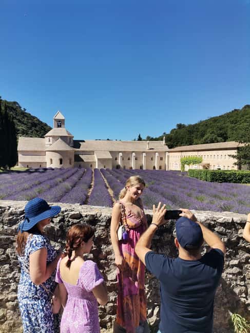 imagem n.2 de De Marselha: Tour particular personalizado de um dia pela Provença atividade em Avignon, carregada pelo fornecedor