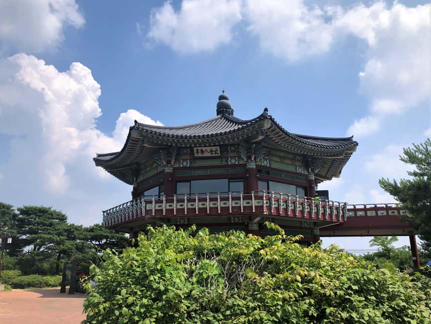 image n.12 of Seoul: Gyeongbok Palace, Bukchon Village, and Gwangjang Tour activity in Seoul, uploaded by supplier