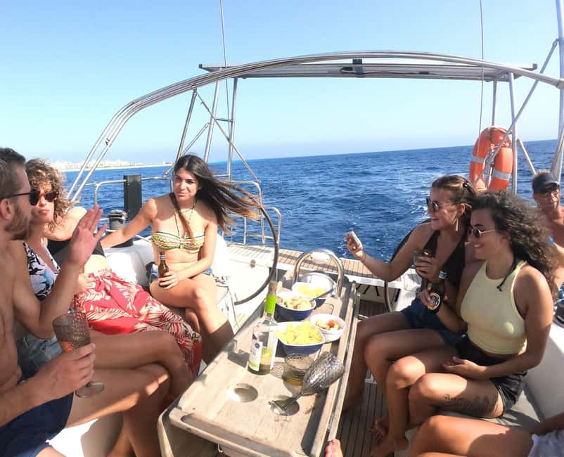 imagem n.5 de Aluguel de barco inesquecível de meio dia - Ilha do Sal, Cabo Verde atividade em Santa Maria, Cabo Verde, carregada pelo fornecedor