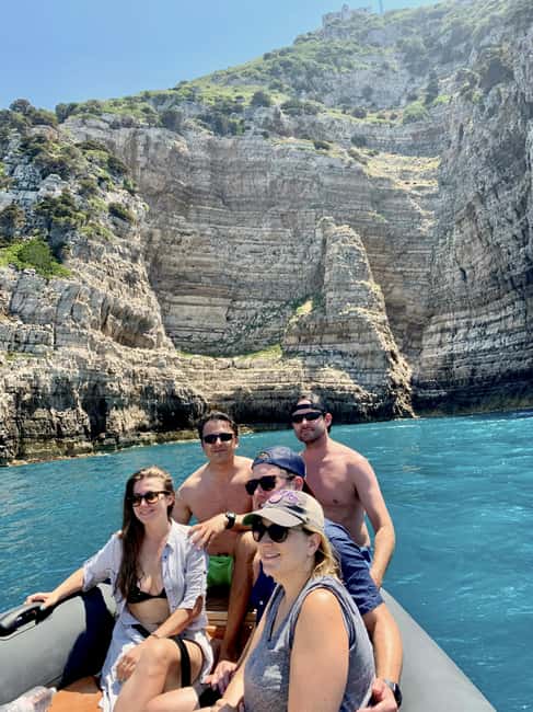 Bild Nr. 16 von Vlorë: Sazan Insel, Haxhi Ali Höhle und Karaburun Bootstour Aktivität in Kreis Vlora, hochgeladen vom Anbieter