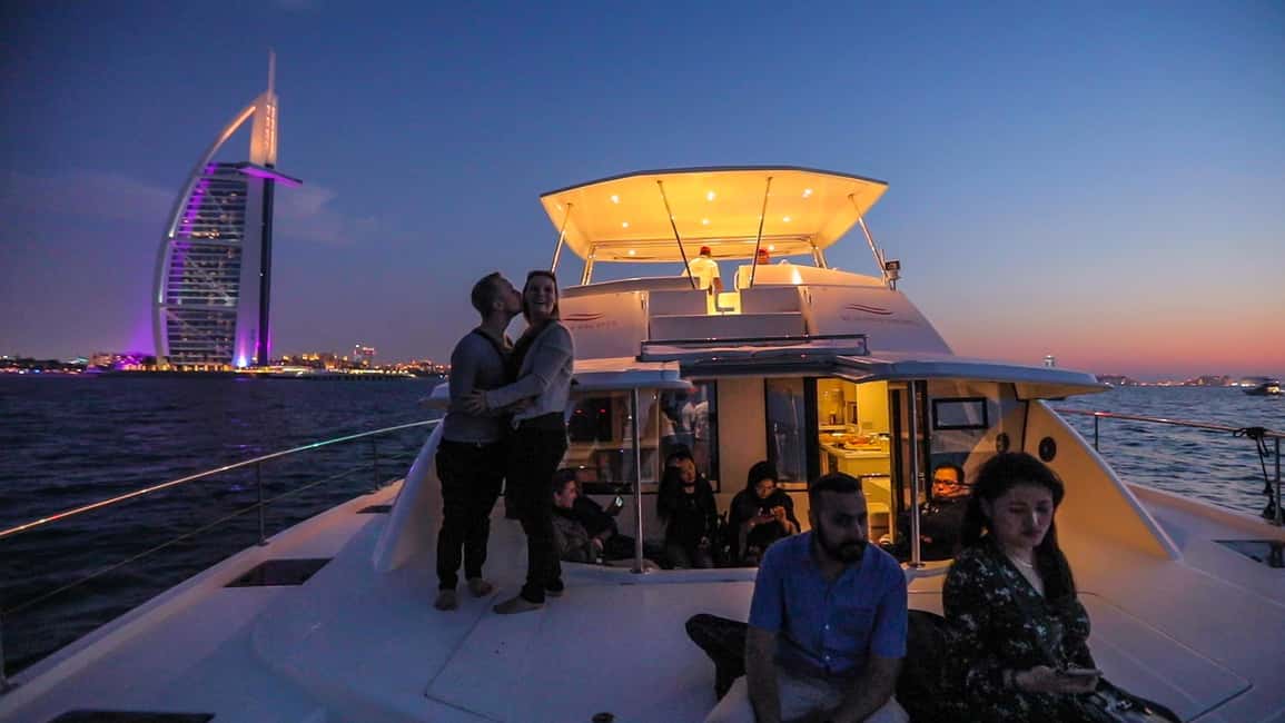 Bild Nr. 22 von Dubai Marina: Yacht-Tour mit optionalem Frühstück oder BBQ Aktivität in Dubai, hochgeladen vom Anbieter