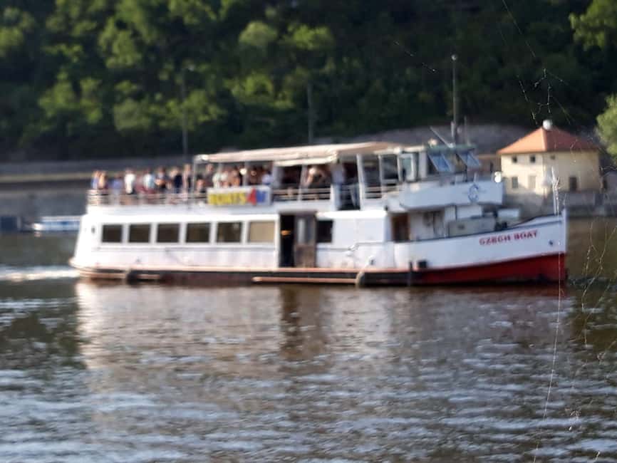 bilde nr.3 av Praha: Nyttårsaftencruise til midnatt aktivitet i Praha, lastet opp av leverandør