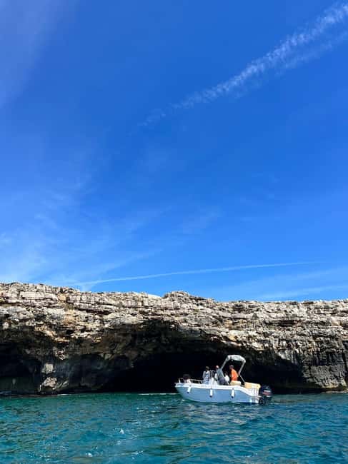 Immagine nº 2 di Santa Maria di Leuca: tour delle grotte con aperitivo attività a Lecce, caricata dal fornitore