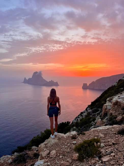 Image N°4 de Ibiza : Excursion en bateau, safari en 4x4 et randonnée au coucher du soleil à Es Vedra activité à Sant Josep de sa Talaia, publiée par le prestataire