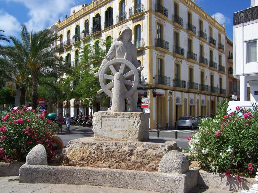 Image N°7 de Depuis l'est d'Ibiza : Transfert aller-retour en ferry de la ville d'Ibiza activité à Santa Eulària des Riu, publiée par le prestataire