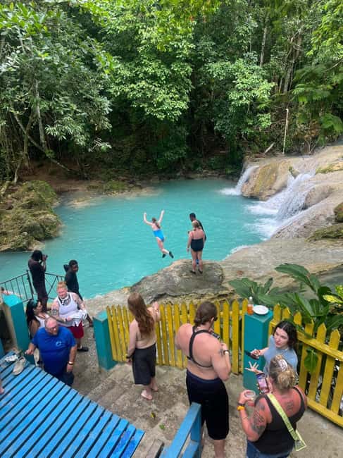 imagem n.2 de Ocho Rios: Blue Hole e passeio turístico atividade em Jamaica, carregada pelo fornecedor