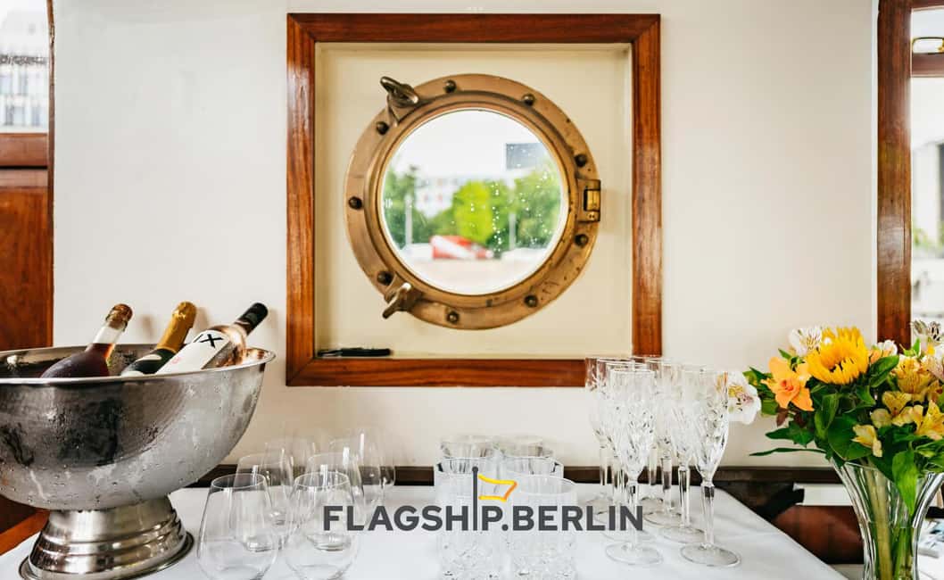 image n.4 of Berlin: 1h Boutiquestyle-Cruise on the Historic HEMINGWAY activity in Berlin, uploaded by supplier