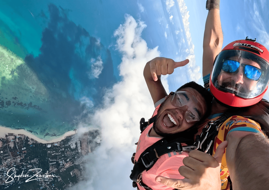 image n.8 of Kendwa: Tandem Skydive in Zanzibar activity in Kendwa, uploaded by supplier