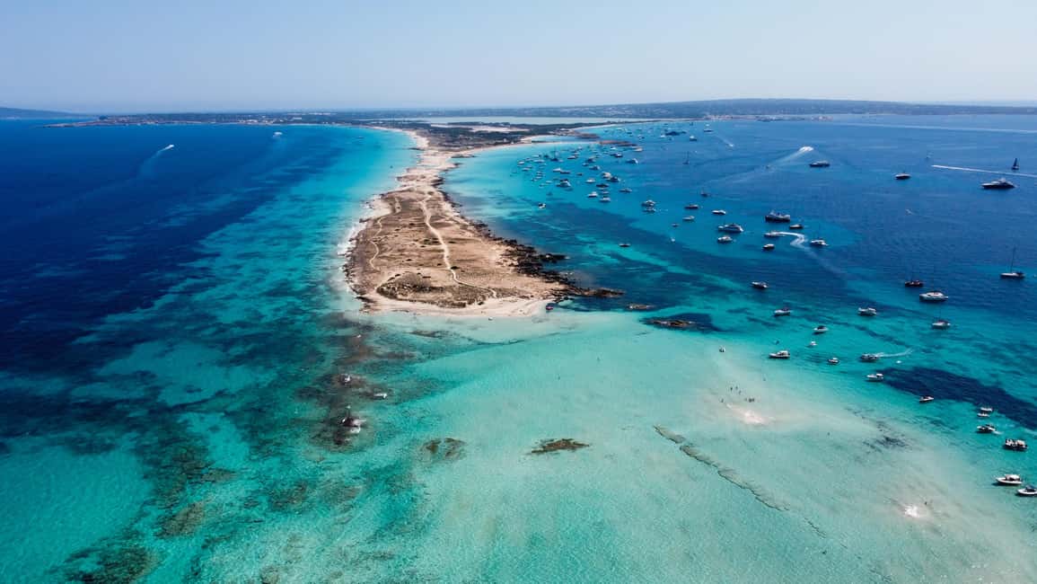 Image N°15 de Ibiza : Croisière VIP d'une demi-journée sur les plages secrètes de Formentera activité à Îles Baléares, publiée par le prestataire