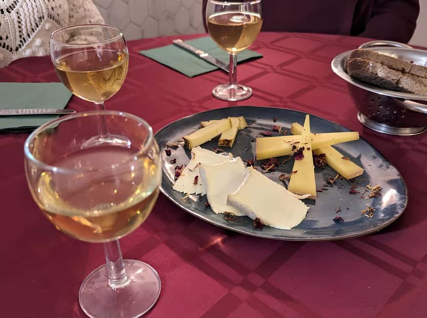 Image N°2 de Lyon : Visite guidée culinaire en soirée activité à Lyon, publiée par le prestataire