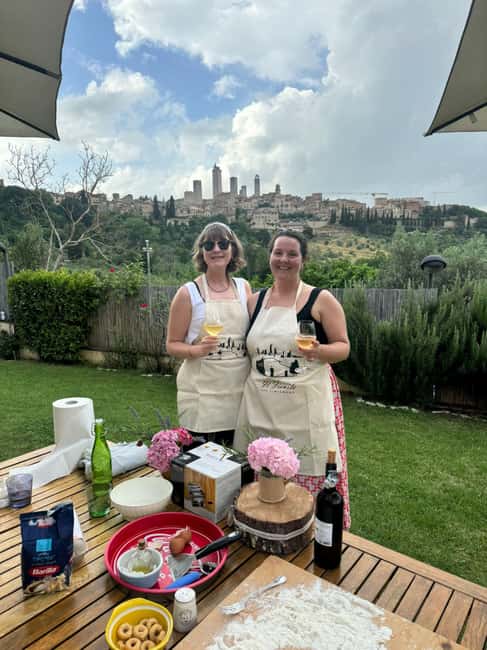 Immagine nº 3 di San Gimignano: lezione di pasta con aperitivo attività a San Gimignano, caricata dal fornitore