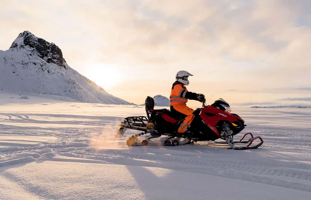 bild nr.1 av Från Reykjavik: Gyllene cirkeln och snöskotertur aktivitet i Södra Island, uppladdad av arrangören