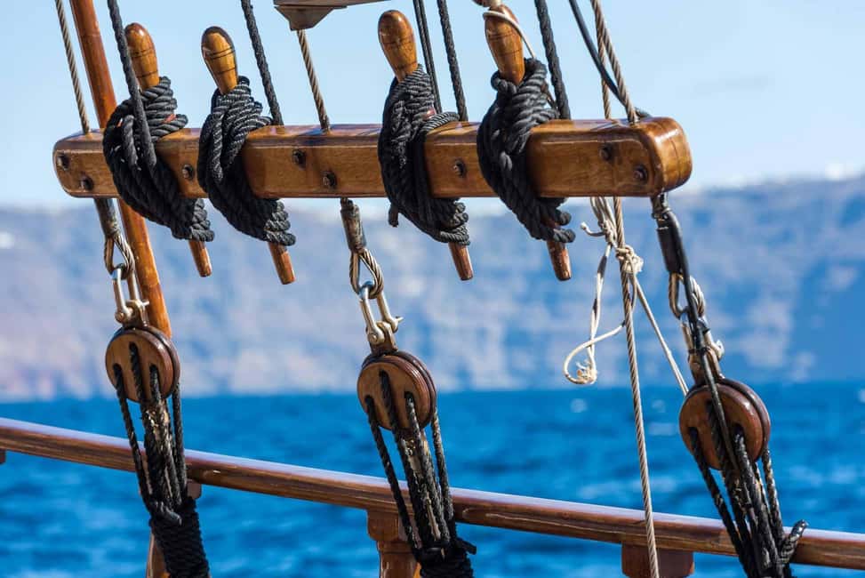 Immagine nº 13 di Porto di Santorini: Crociera al vulcano, alle sorgenti termali e a Thirassia attività a Fira, caricata dal fornitore