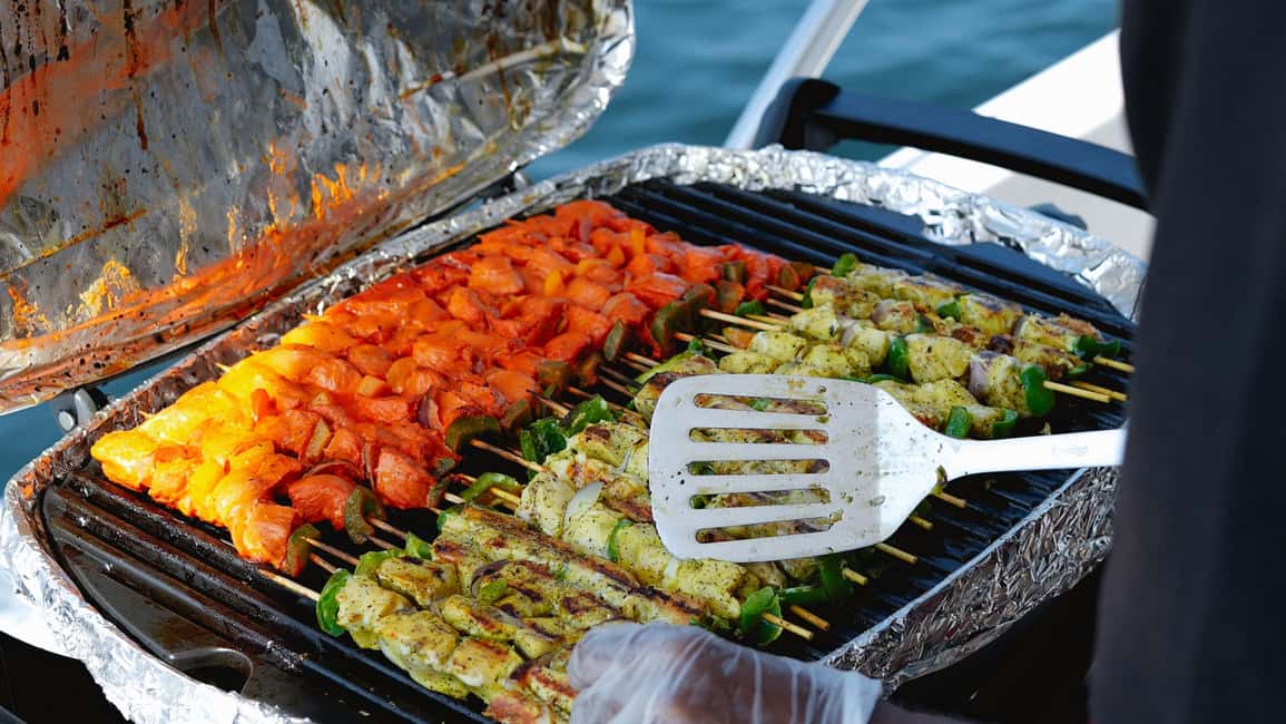 Bild Nr. 8 von Dubai Marina: Yacht-Tour mit optionalem Frühstück oder BBQ Aktivität in Dubai, hochgeladen vom Anbieter
