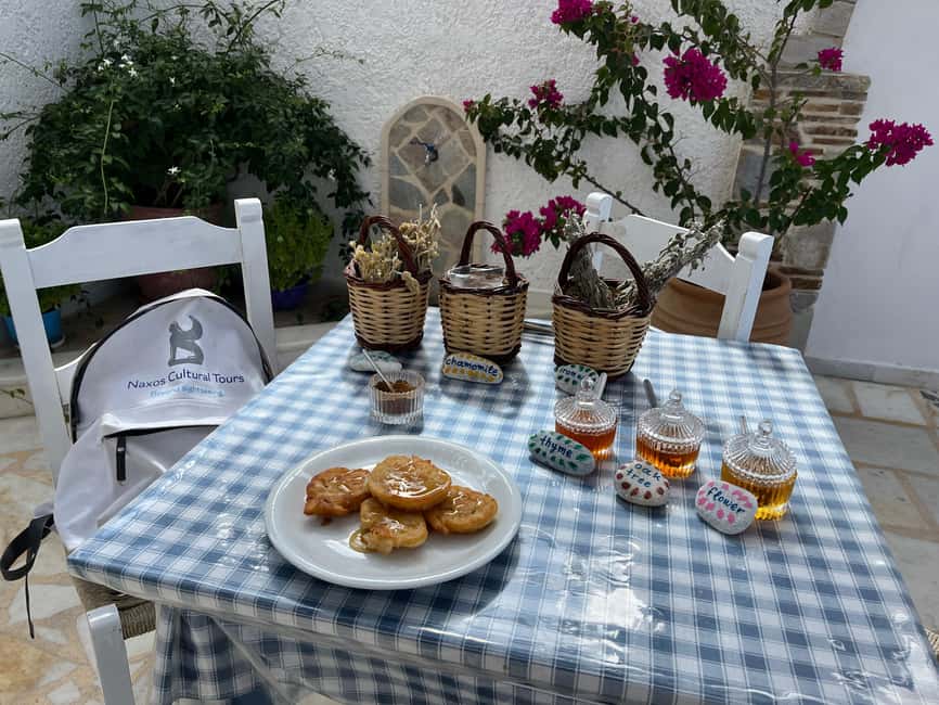 Image N°14 de Naxos : Visite culinaire dans les villages locaux activité à Apeiranthos, publiée par le prestataire
